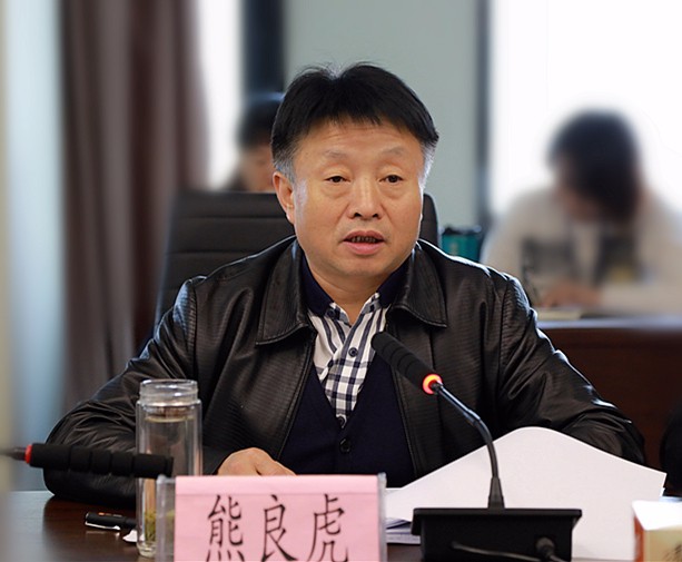 熊良虎主持召开整年指标工作督促落实会议强调：凝心聚力 全力冲刺 大干50天 确保全面完玉成年指标工作