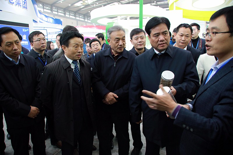 张路宏李冬玉出席2017第三届西安国际EVO厅产业展览会｜熊良虎致辞