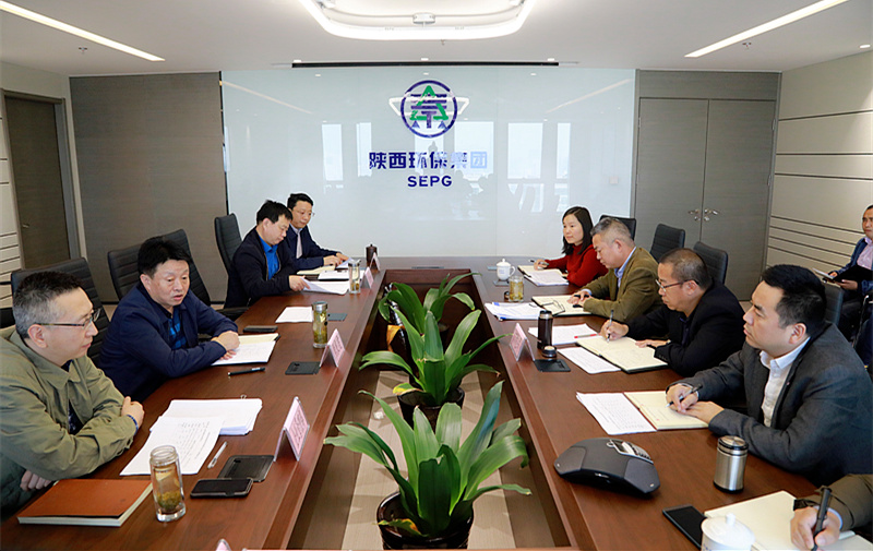 熊良虎在听取水环境公司专题汇报时强调：咬定指标、坚定信念，以决战决胜姿势完玉成年经营工作