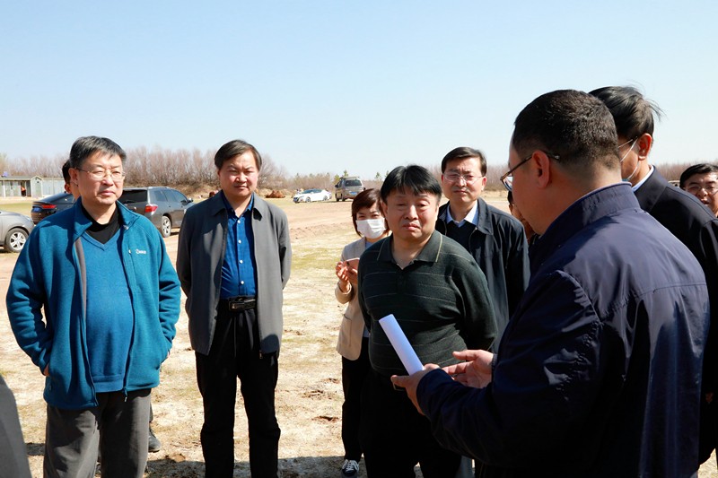 熊良虎出席省人大黄河道域陕西段生态；ず透咧柿糠⒄棺ㄌ獾餮凶富