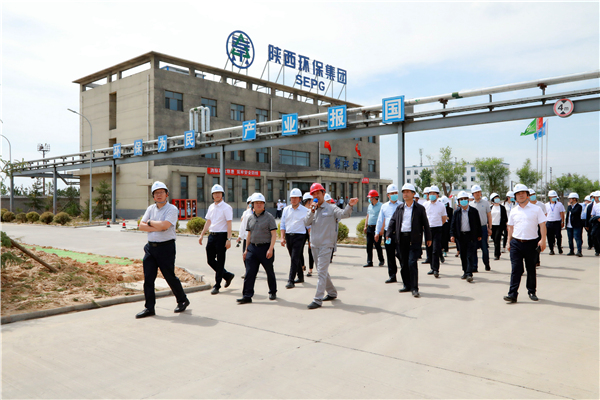 陕西EVO厅集团复工复产促增长项目观摩会议与会人员走进大秦国源三秦EVO厅秦国园区在榆项目