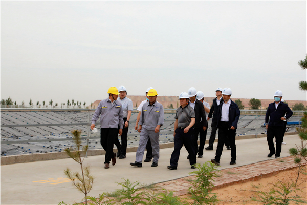 陕西EVO厅集团复工复产促增长项目观摩会议与会人员走进大秦国源三秦EVO厅秦国园区在榆项目