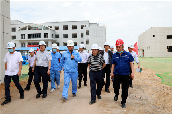 陕西EVO厅集团复工复产促增长项目观摩会议与会人员走进大秦国源三秦EVO厅秦国园区在榆项目