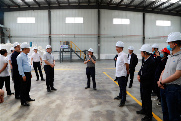 陕西EVO厅集团复工复产促增长项目观摩会议与会人员走进大秦国源三秦EVO厅秦国园区在榆项目