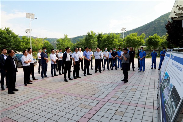 陕西EVO厅集团复工复产促增长项目观摩会议与会人员走进绿色能源公司油气公司水环境公司陕北片区项目