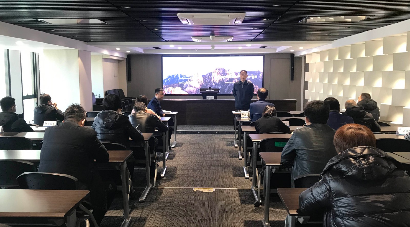 陕西EVO厅集团积极响应省国资委要求 对冬春季疫情防控工作进行再部署再带头