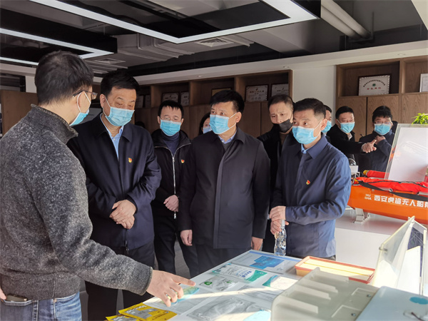 省国资委党委委员、驻委纪检监察组组长贺向东到秦创原陕西EVO厅集团创新中心调研