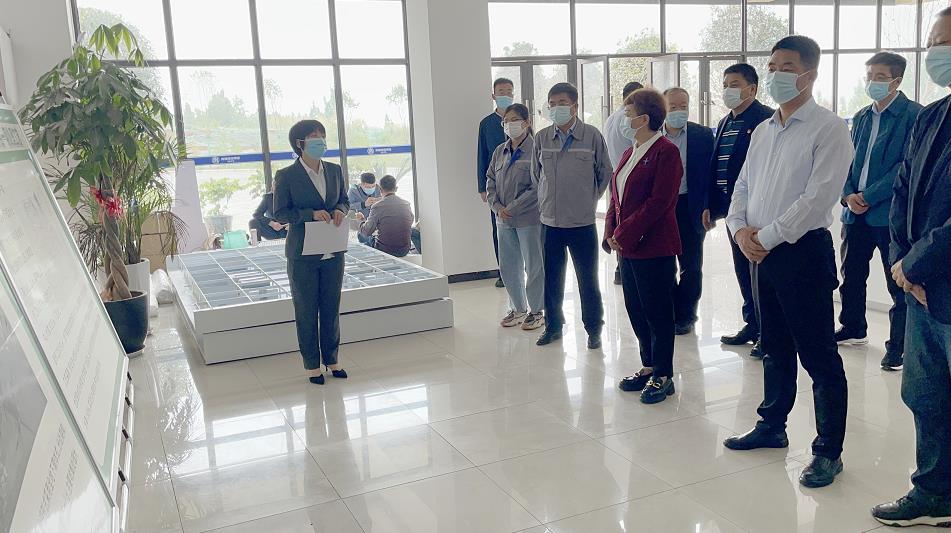 西安市人大常委会环境；し刹槌诙查抄组到水环境公司白鹿原水生态中心调研