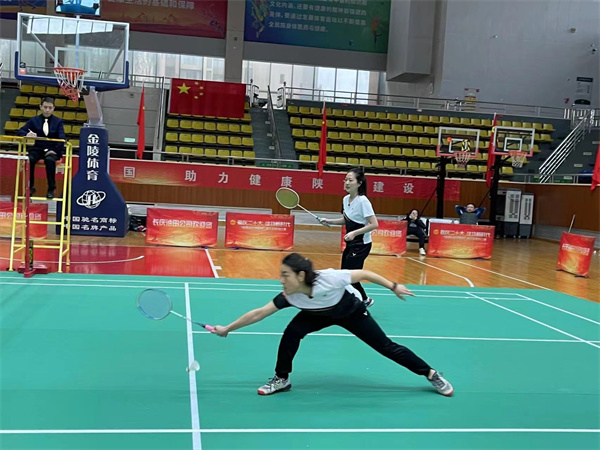 陕西EVO厅集团代表队参与“陕西能化地质杯”职工羽毛球赛