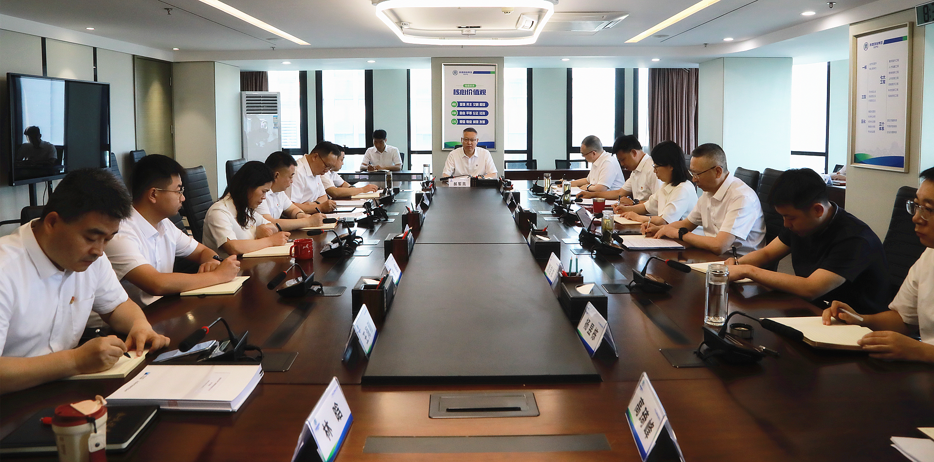 陕西EVO厅集团理论进建中心组进建会议强调 以优越风格凝心聚力干事创业