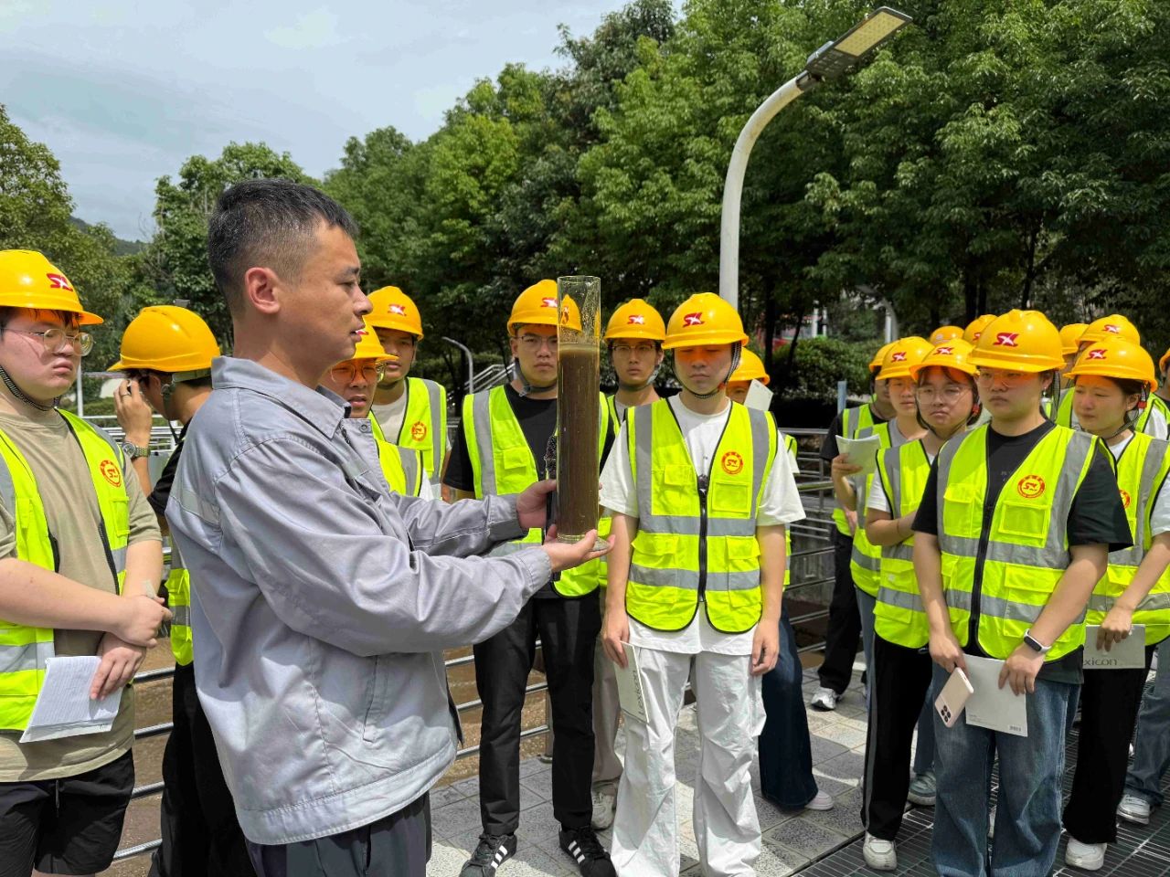 社会责任｜水环境公司发展“党建引领促发展 EVO厅教育共成长”公家盛开日活动
